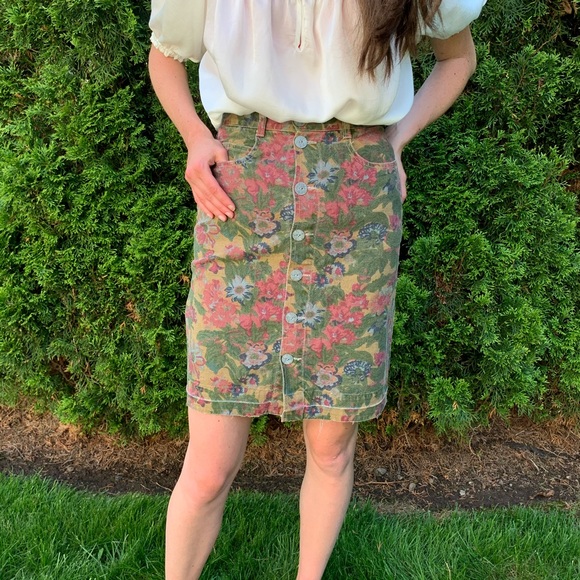 Vintage Floral Jean Skirt with Buttons - Picture 2 of 8